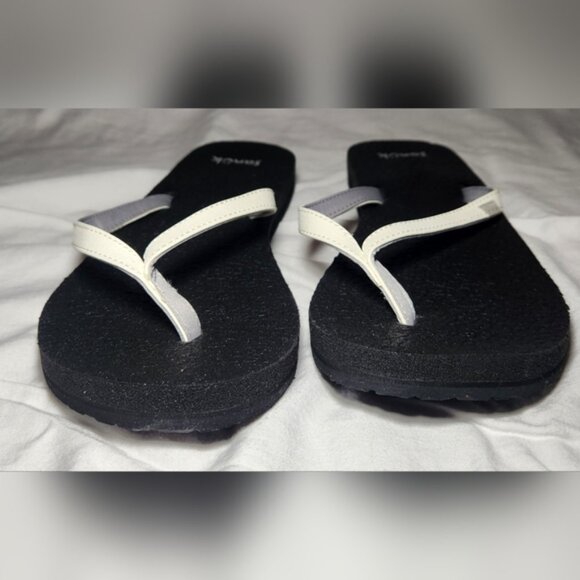 Sanuk Women's Yoga Joy II Sandal Size 8 Black & White NWOT - Picture 2 of 5